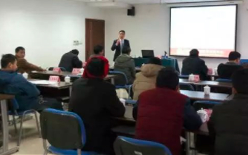 刘志华老师受邀给西藏洛隆县干部做思维培训