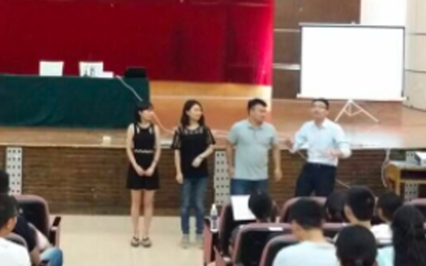 刘志华老师做三支一扶大学生岗前培训